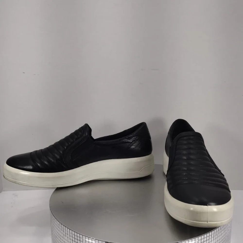 Ecco Black Slip-On Men's Shoes size 41/10.5 pre owned good condition